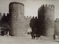 La Muralla, puerta del puente o de San Segundo