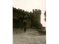 Castillo de Beltrán de la Cueva (torreón y entrada)