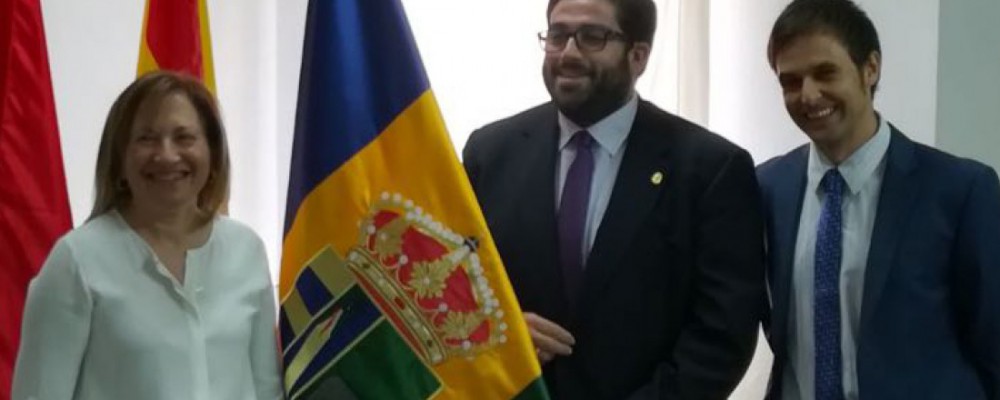 El presidente de la Diputación defiende la historia de la provincia en la presentación del escudo de Santo Domingo de las Posadas