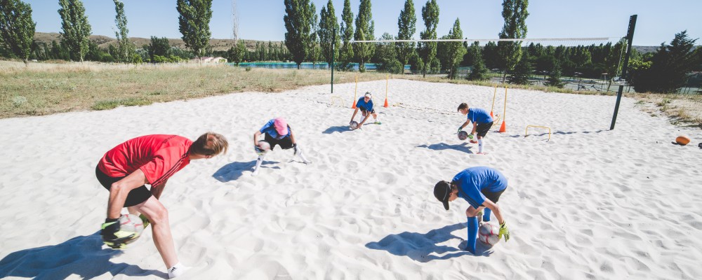 La Fundación Íker Casillas desarrolla en Naturávila su campus de fútbol con la participación de medio centenar de niños
