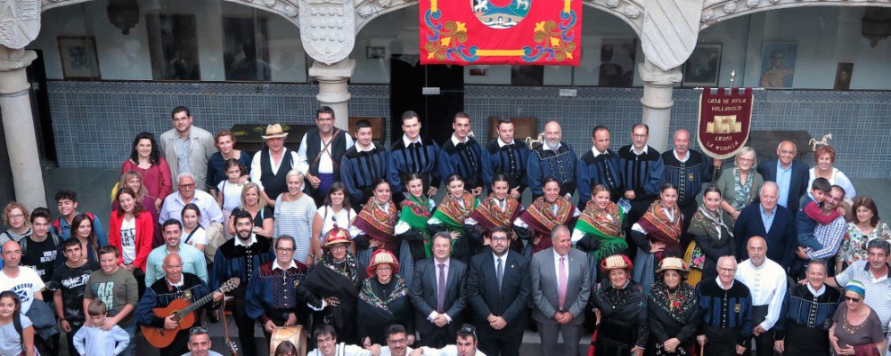 El presidente de la Diputación recibe a una delegación de la Casa de Ávila en Valladolid