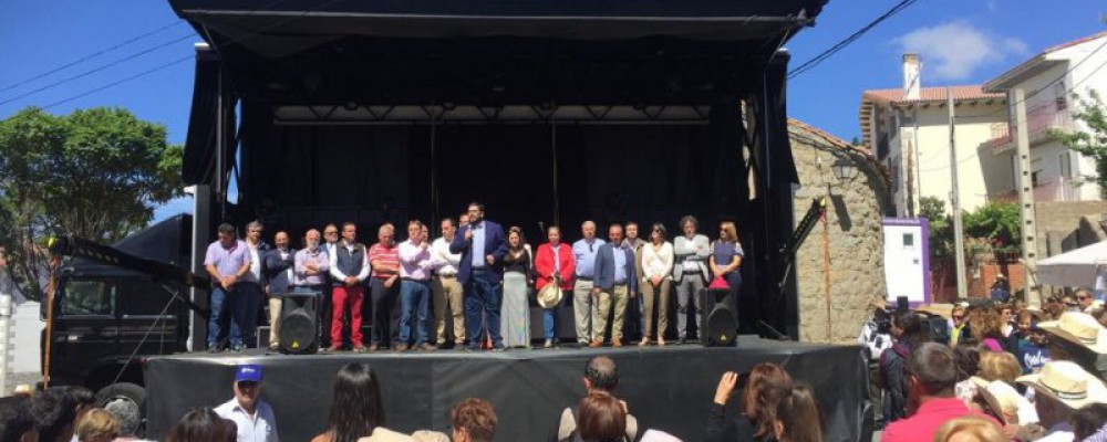 El presidente de la Diputación celebra iniciativas como el Día del Alberche porque promueven la convivencia entre vecinos