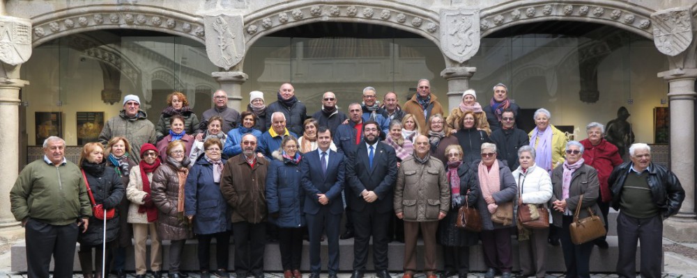 La Asociación de la tercera edad Santísima Trinidad visita la Diputación de Ávila