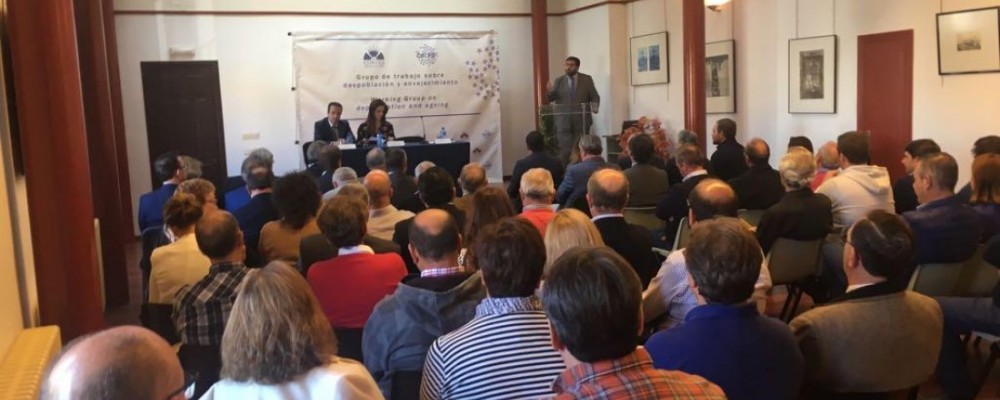 El presidente de la Diputación de Ávila aboga por el trabajo institucional conjunto y una adecuada financiación local para combatir la despoblación