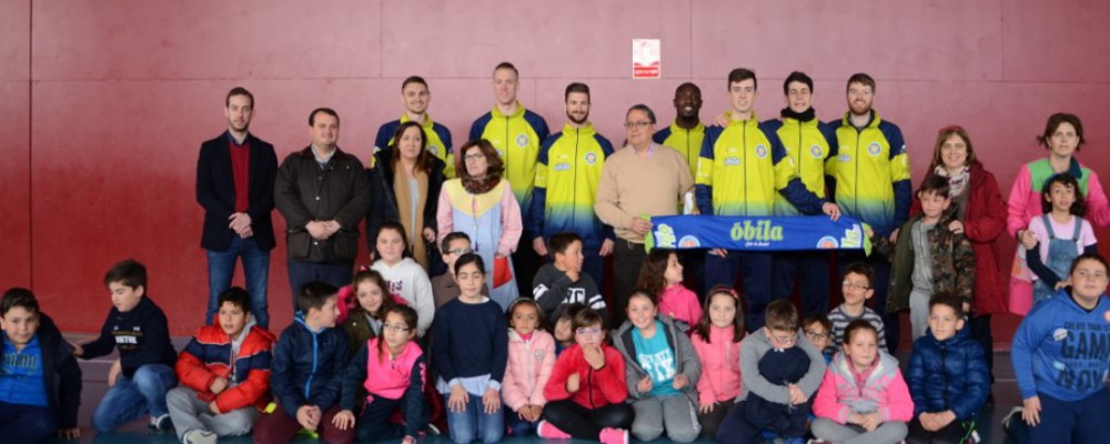 La Diputación acerca los valores del deporte y la vida saludable a alumnos de Madrigal de las Altas Torres con el Ávila Auténtica