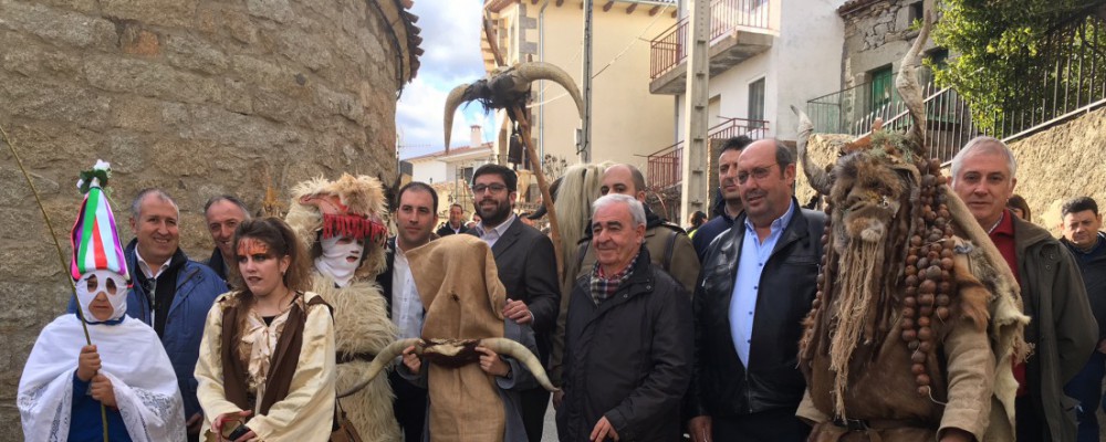 El presidente de la Diputación destaca iniciativas como Mascarávila por recuperar tradiciones y sumar fuerzas entre municipios