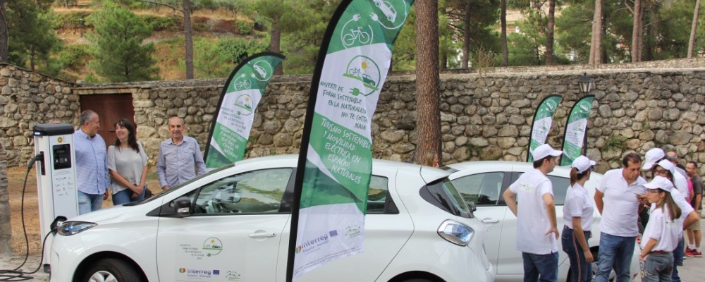 Empresarios y asociaciones conocen el proyecto Moveletur en la primera jornada del tour eléctrico en la provincia de Ávila