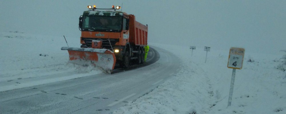 El dispositivo de vialidad invernal de la Diputación de Ávila actúa en más de 70 carreteras de la provincia