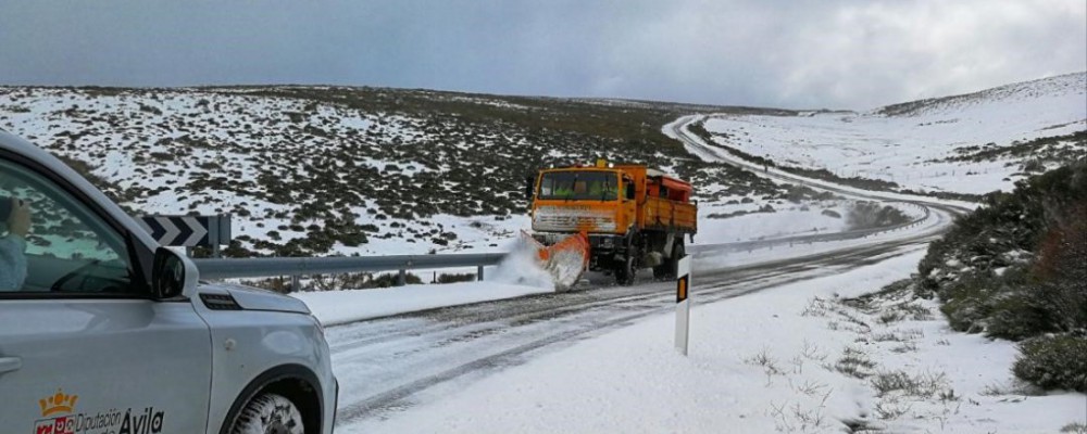 La Diputación de Ávila interviene en más de 90 carreteras que se han visto afectadas por la nieve en la provincia