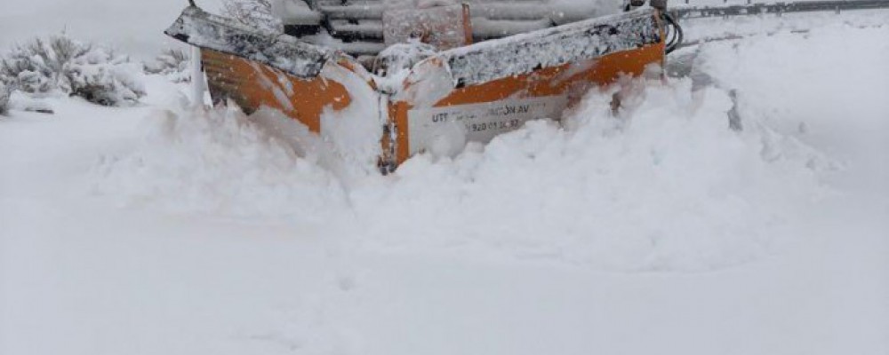 El dispositivo de vialidad invernal de la Diputación de Ávila interviene en más de 80 carreteras afectadas por la nieve