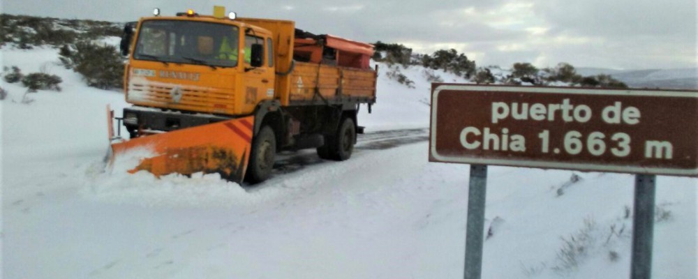 El dispositivo de vialidad invernal de la Diputación de Ávila interviene en más de 40 carreteras por nieve