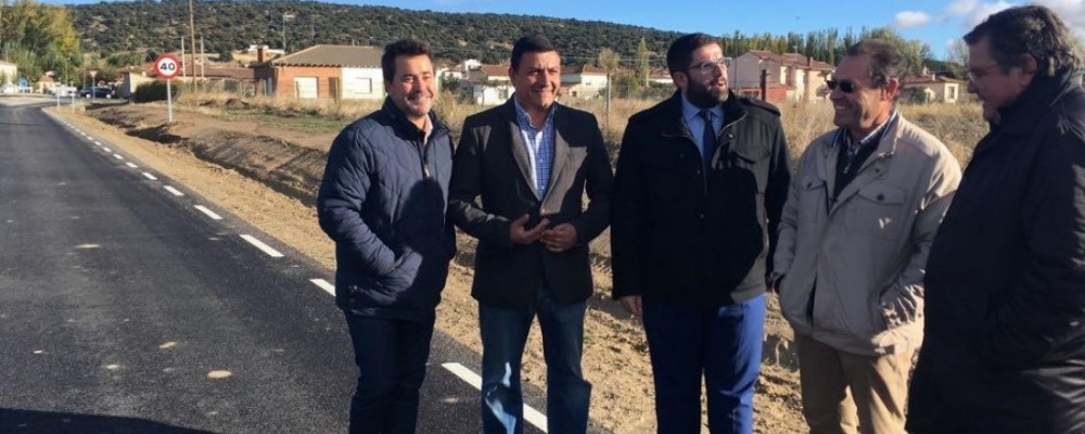 La Diputación de Ávila realiza obras de mejora en la carretera entre Muñogalindo y Salobralejo