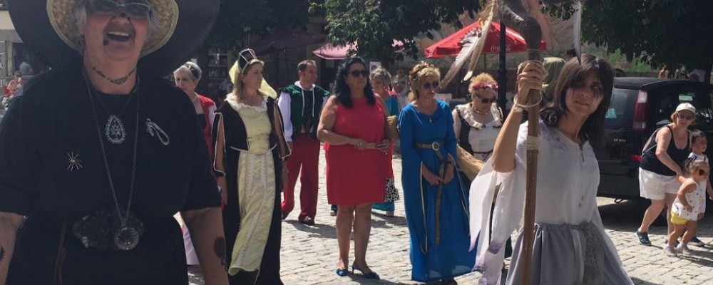 La presidenta en funciones de la Diputación de Ávila inaugura el VII Mercado Medieval de Peguerinos