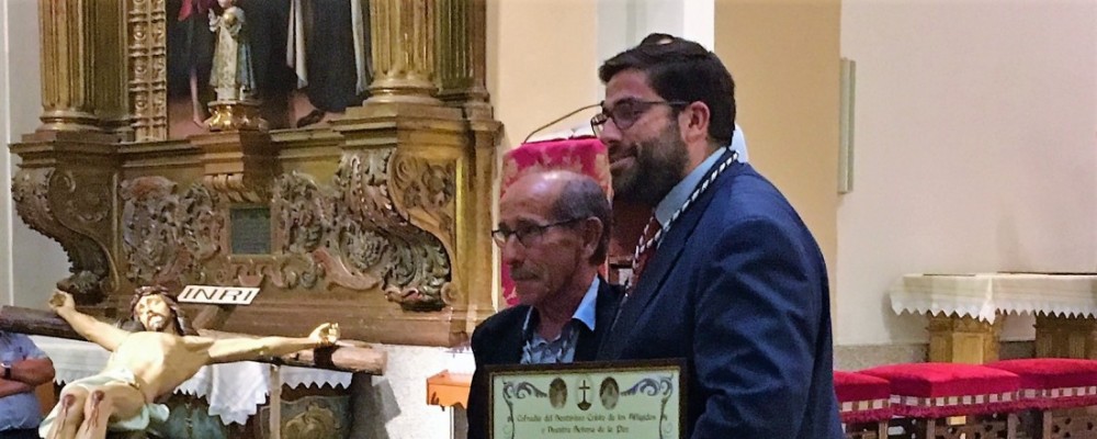 El presidente de la Diputación de Ávila, nombrado Hermano Honorífico de la Cofradía del Santísimo Cristo de los Afligidos