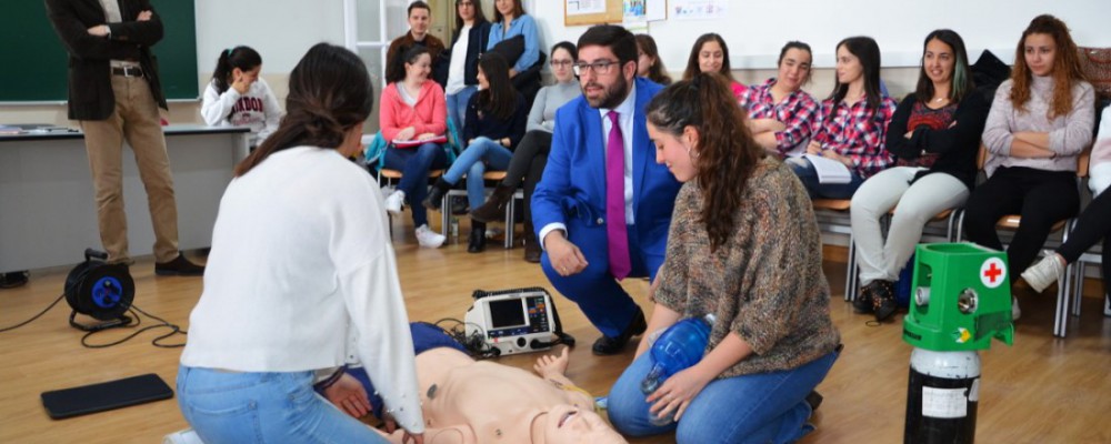 El presidente de la Diputación subraya la trayectoria de la Escuela de Enfermería de Ávila, de la que han salido más de 2.000 profesionales