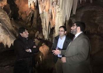 El presidente de la Diputación de Ávila pone en valor las Cuevas del Águila como recurso dinamizador de la zona (2º Fotografía)