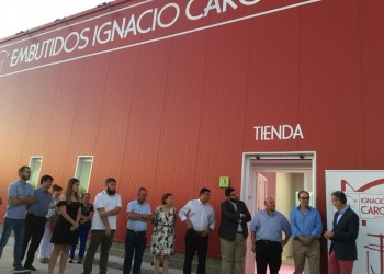 El presidente de la Diputación resalta el valor de las empresas familiares en la inauguración de Embutidos Ignacio Caro en Sanchidrián (2º Fotografía)