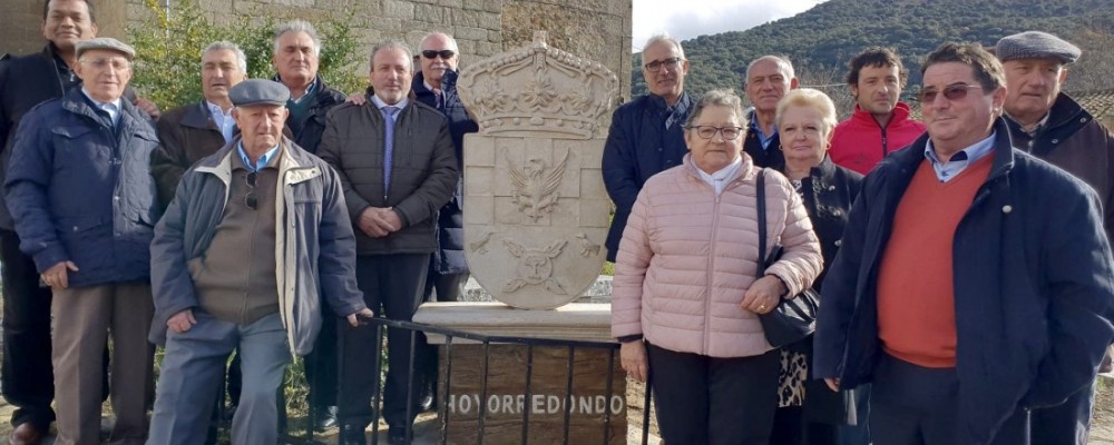 Hoyorredondo estrena escudo gracias a la Institución Gran Duque de Alba