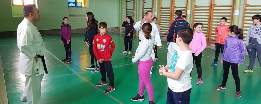 Los Juegos Escolares de la Diputación de Ávila acogen un homenaje a los hermanos Egea, campeones de kárate