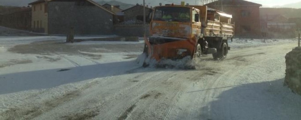La Diputación de Ávila interviene en medio centenar de carreteras de la provincia afectadas por la nieve