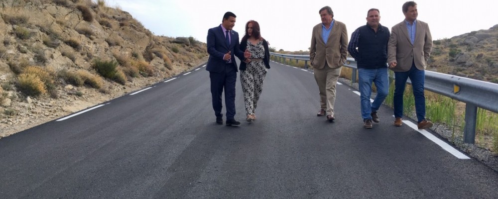 El presidente inaugura las obras de mejora de la AV-P-406 en Riofrío