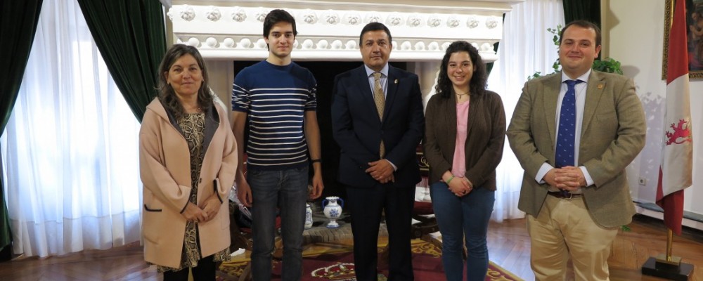 El presidente recibe a los estudiantes de Enfermería