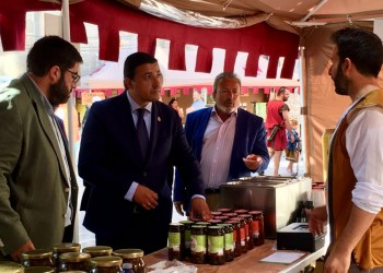 Productos de quince empresas adheridas a 'Ávila Auténtica' se dan cita en las Jornadas Medievales de la capital (2º Fotografía)