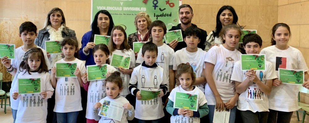 La Igualdad y las Violencias Invisibles, plasmadas en un folleto por los escolares de Peguerinos