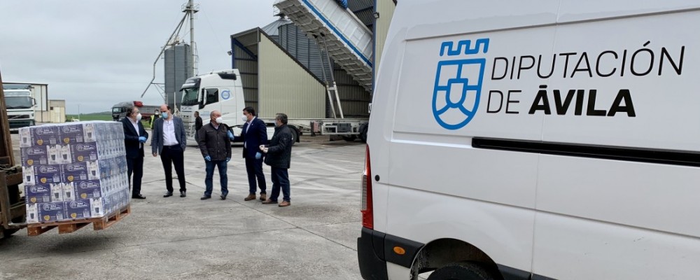 La Diputación distribuirá los 2.500 litros de leche donados por Alta Moraña en las residencias de mayores