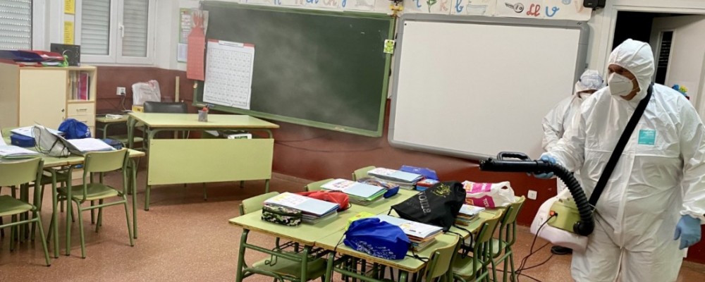 El CEIP Juan de Yepes, de Ávila capital, abre las desinfecciones de esta semana por parte de la Diputación