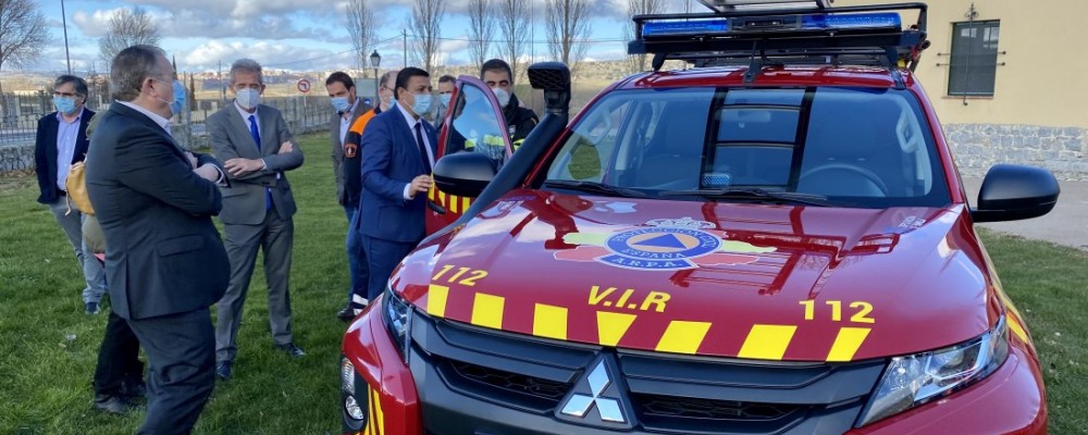 La Diputación entrega un vehículo de salvamento a ARPA y 19 desfibriladores a agrupaciones de Protección Civil