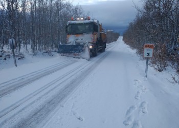 106 toneladas de sal esparcidas en 122 carreteras de la red provincial durante este martes de nieve (2º Fotografía)