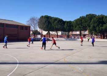 145 escolares participan en la final provincial de campo a través en Arévalo (4º Fotografía)