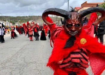 El Domingo de Piñata pone el broche de oro al Carnaval de Cebreros, al que asisten el presidente y trece diputados (3º Fotografía)