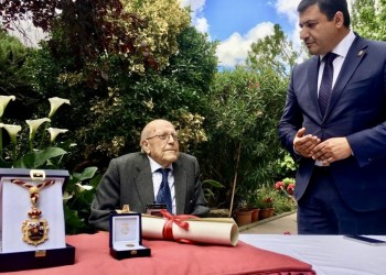 La Diputación expresa su más hondo pesar por el fallecimiento de José Jiménez Lozano, Medalla de Oro de la Provincia (2º Fotografía)
