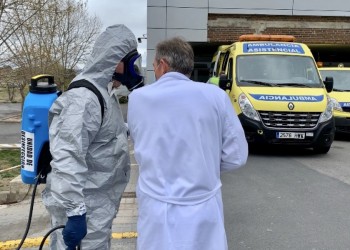 La Diputación desinfecta el Hospital Ntra. Sra. de Sonsoles de la capital abulense (3º Fotografía)