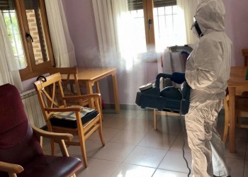 Trece municipios, cuatro residencias de mayores y cuatro centros de Salud, higienizados por la Diputación este sábado (2º Fotografía)