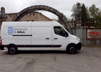 DYC dona 5.000 litros de alcohol de 70º a la Diputación de Ávila (3º Fotografía)