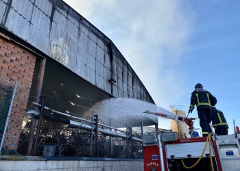 El presidente agradece el trabajo “de profesionales y voluntarios” en la extinción del incendio de San Pedro del Arroyo (3º Fotografía)