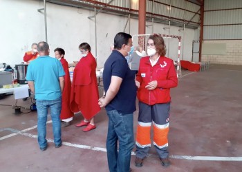 El presidente agradece el trabajo “de profesionales y voluntarios” en la extinción del incendio de San Pedro del Arroyo (4º Fotografía)