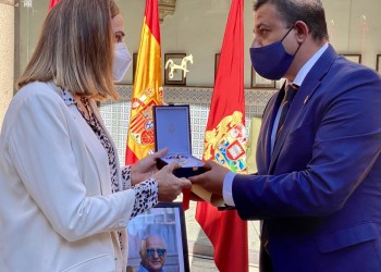 Félix Burgos recibe la Medalla de Plata de la Provincia a título póstumo (2º Fotografía)