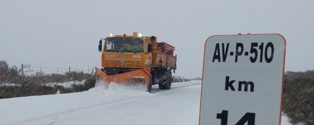 Todo el operativo de vialidad invernal se vuelca para paliar los efectos de la nieve que deja Filomena