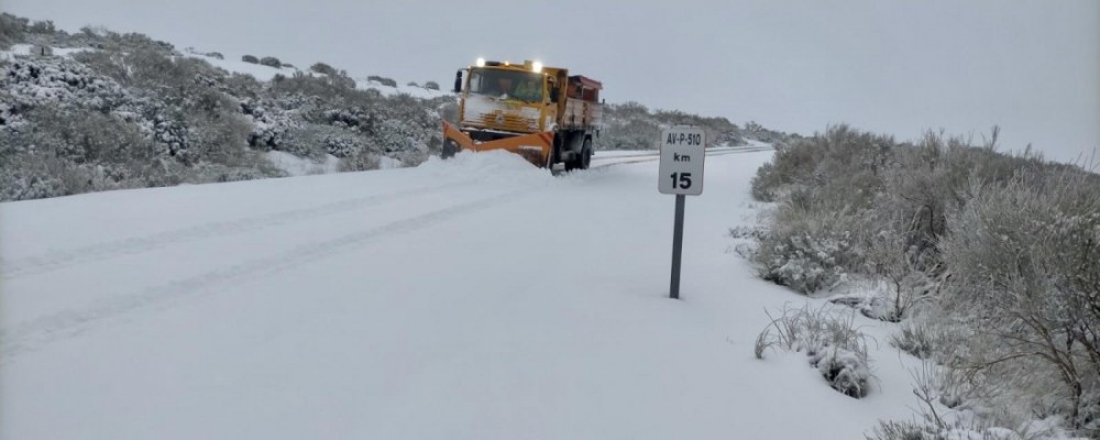 La nieve caída y la prevista mantienen activado el dispositivo provincial durante todo el día de Año Nuevo