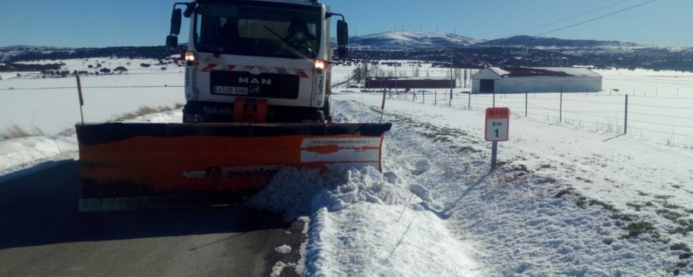 Ensanchar calzadas y eliminar placas de hielo, tareas del operativo de vialidad invernal este miércoles