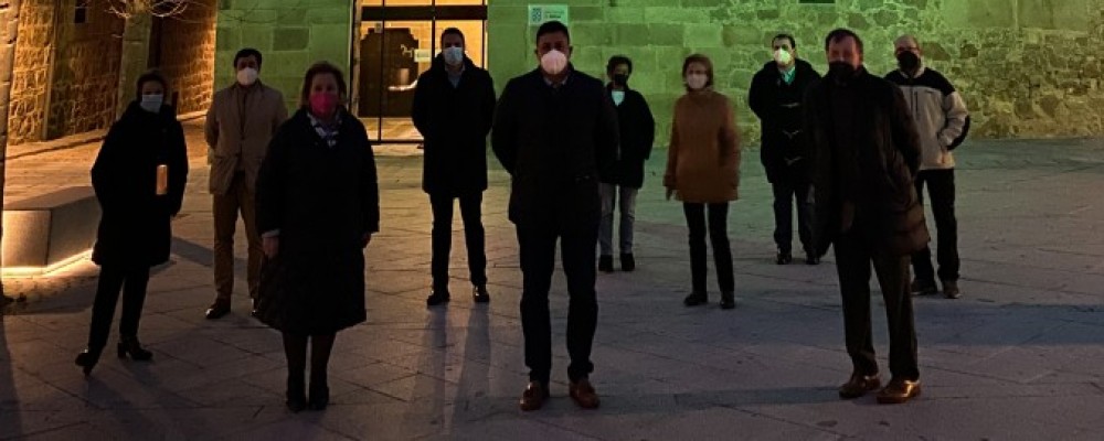 El Torreón de los Guzmanes se ilumina de verde contra el cáncer