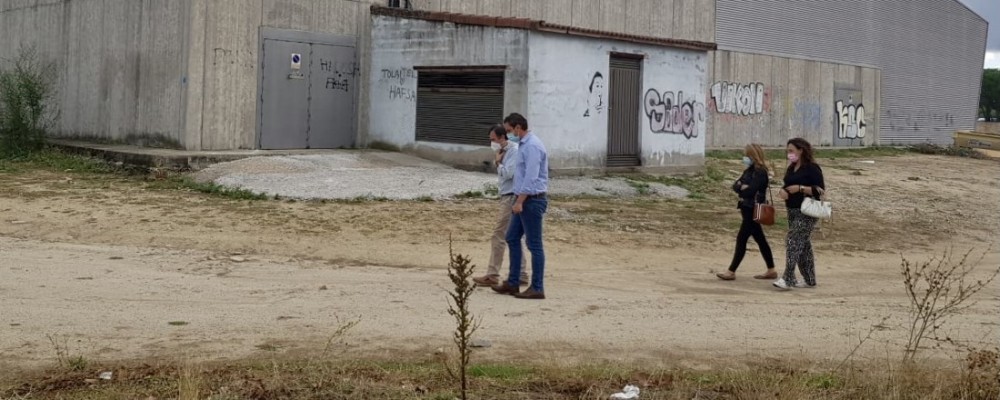 Del Nogal visita las parcelas de Sotillo y Arévalo donde se levantarán dos de los parques de bomberos