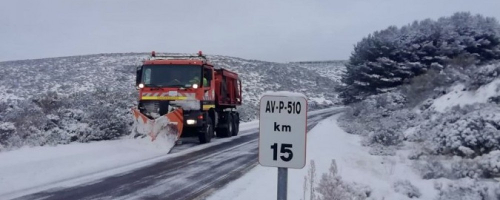 El dispositivo de vialidad invernal trabaja frente a la nieve por cuarta jornada consecutiva