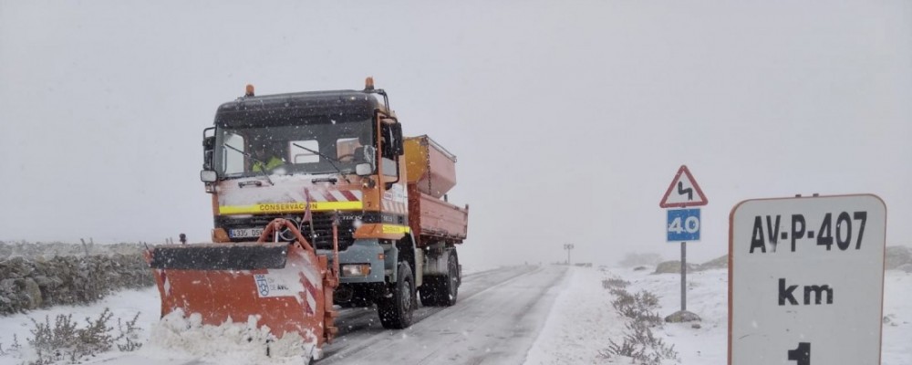 Casi 300 kilómetros de la red provincial, tratados este sábado para hacer frente a la nieve