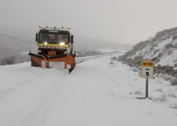 La nieve caída y la prevista mantienen activado el dispositivo provincial durante todo el día de Año Nuevo (2º Fotografía)