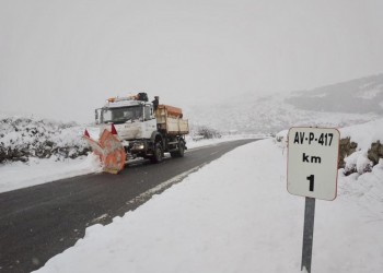 140.000 kilos de fundentes esparcidos este sábado contra la nevada de la borrasca Filomena (2º Fotografía)